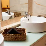 Apartament Chic Retreat With Charm *