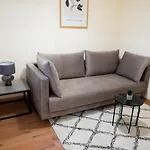 Chic Retreat With Charm Apartament