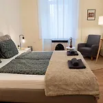 Apartament Chic Retreat With Charm