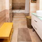 Chic Retreat With Charm Apartament *