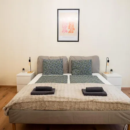 Chic Retreat With Charm *