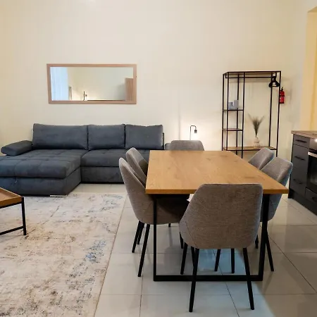 Chic Retreat With Charm * Budapesta