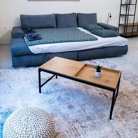 Apartment Chic Retreat With Charm *