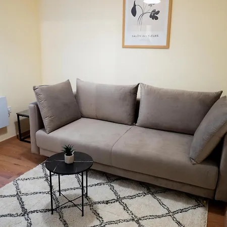 Chic Retreat With Charm Διαμέρισμα