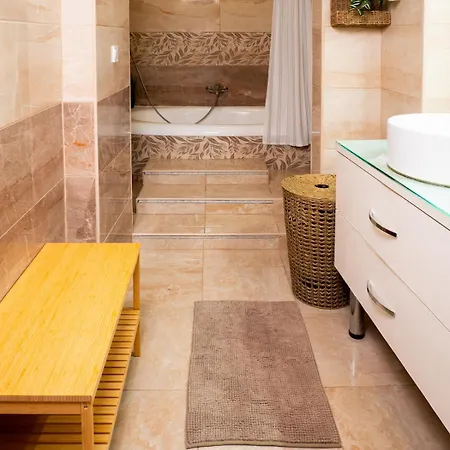 Chic Retreat With Charm Διαμέρισμα *