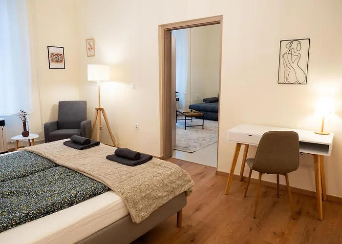 Chic Retreat With Charm Apartament