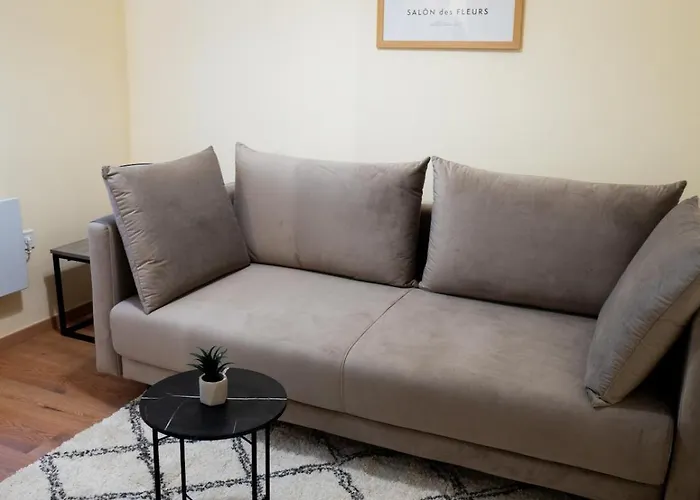 Chic Retreat With Charm Apartament